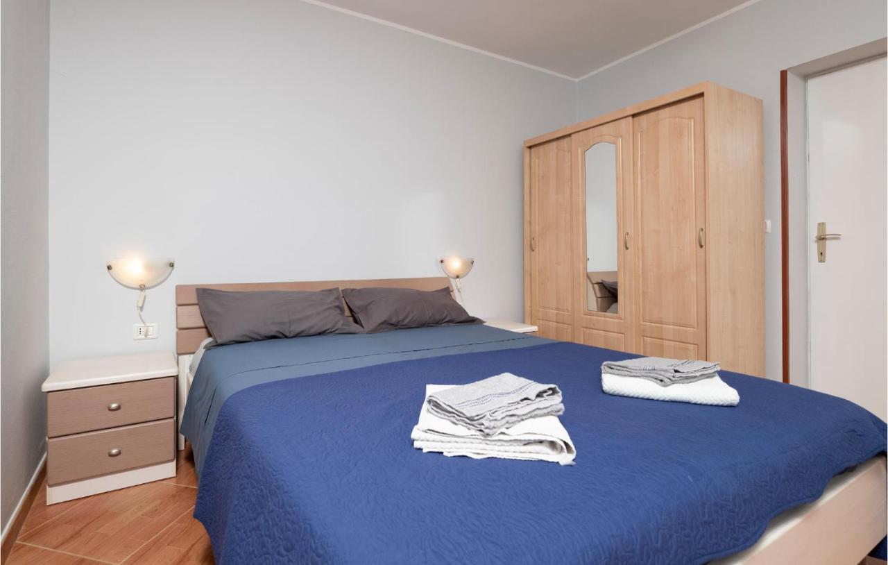 1 Bedroom Amazing Apartment In Peruški Eksteriør bilde