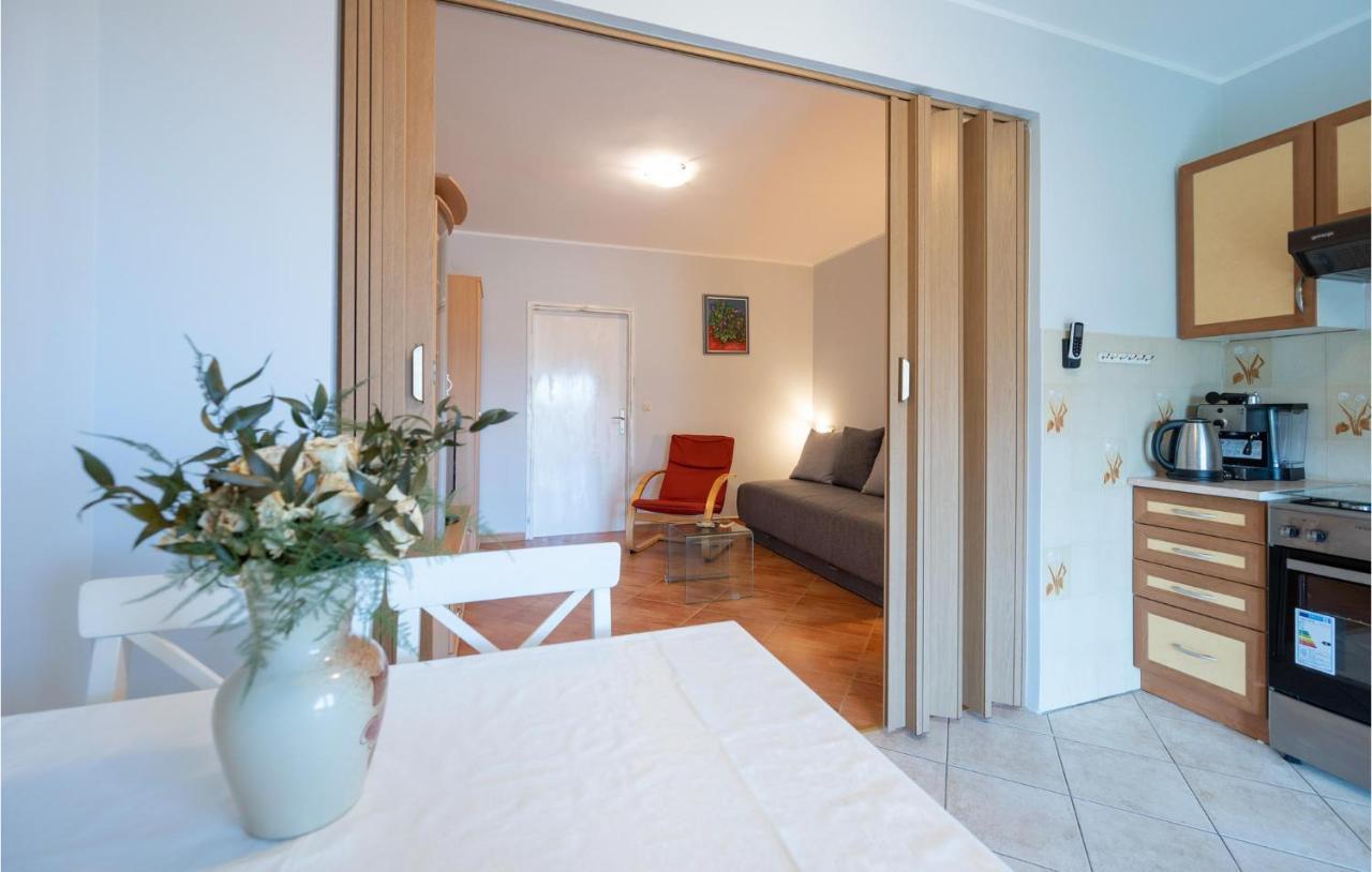 1 Bedroom Amazing Apartment In Peruški Eksteriør bilde