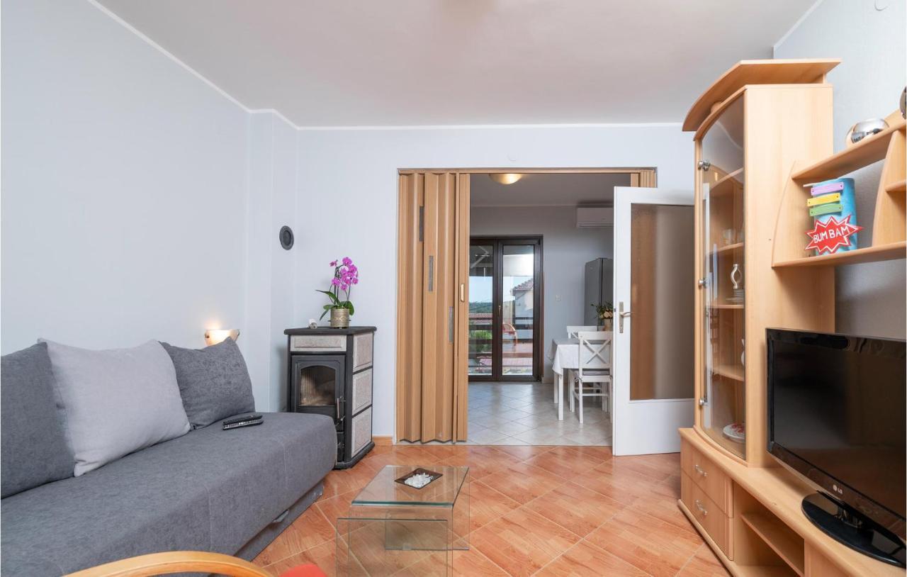 1 Bedroom Amazing Apartment In Peruški Eksteriør bilde