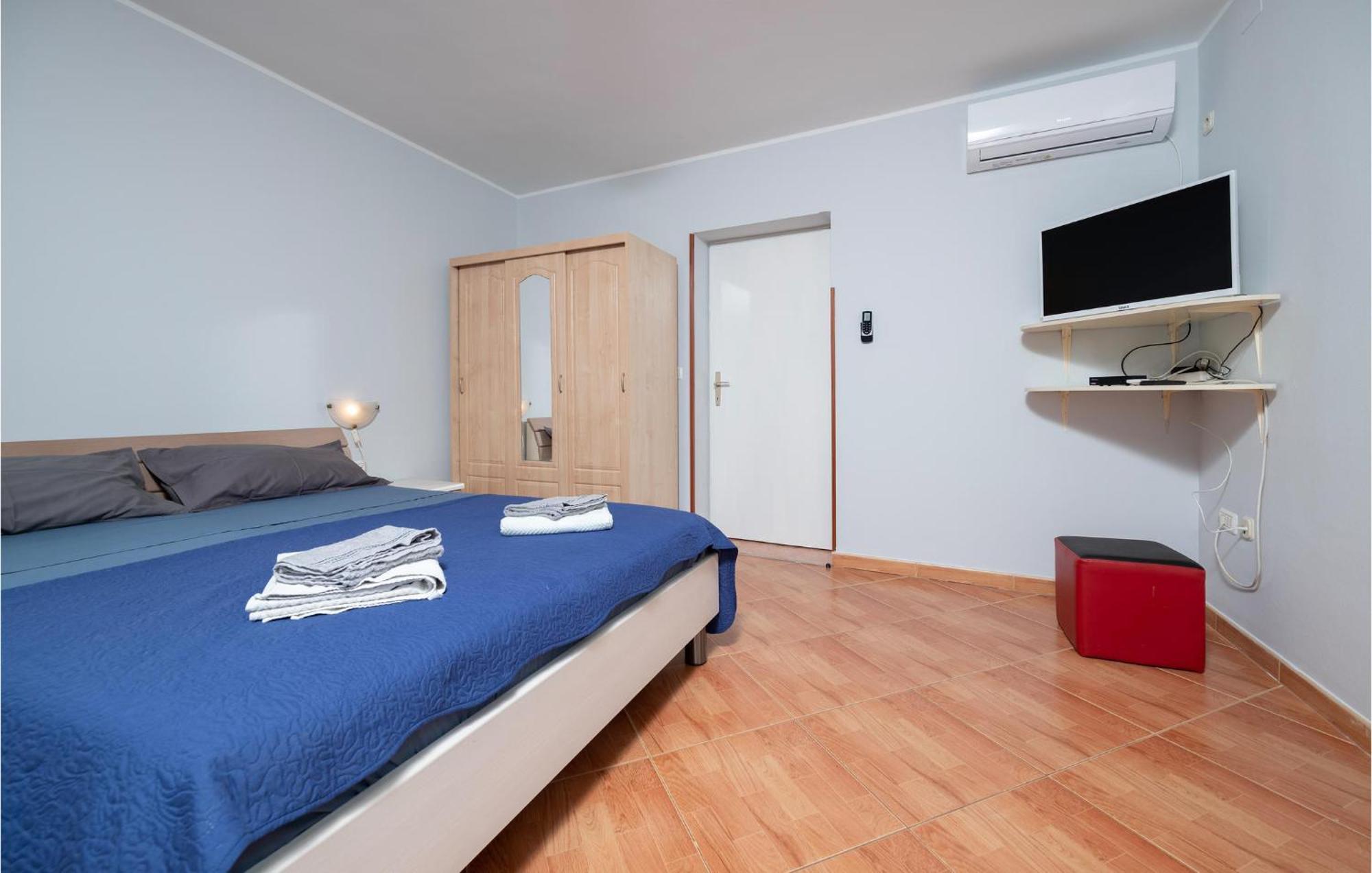 1 Bedroom Amazing Apartment In Peruški Eksteriør bilde